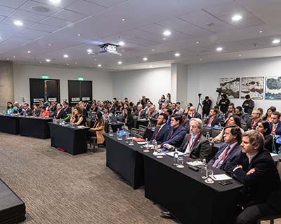 El XIV Foro Latinoamericano reunió a 77 ponentes de 14 países del ámbito del Derecho, los negocios y la innovación